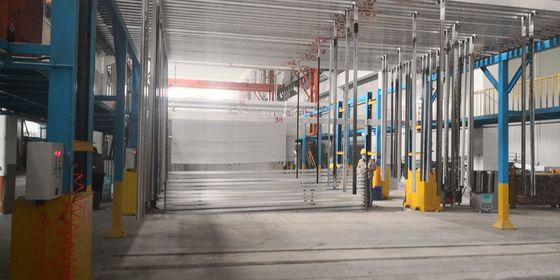 Poziome zautomatyzowane urządzenia do anodowania o wydajności 1500 ton / miesiąc